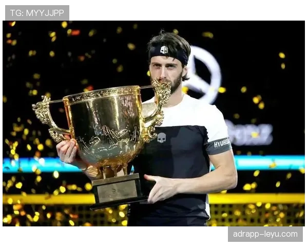 Osimhen社交媒体表现亮眼，状态回升引领年轻球迷新风潮