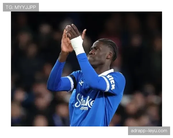 奥纳纳：从青涩新星到赛场巨星，成长之路闪耀绿茵